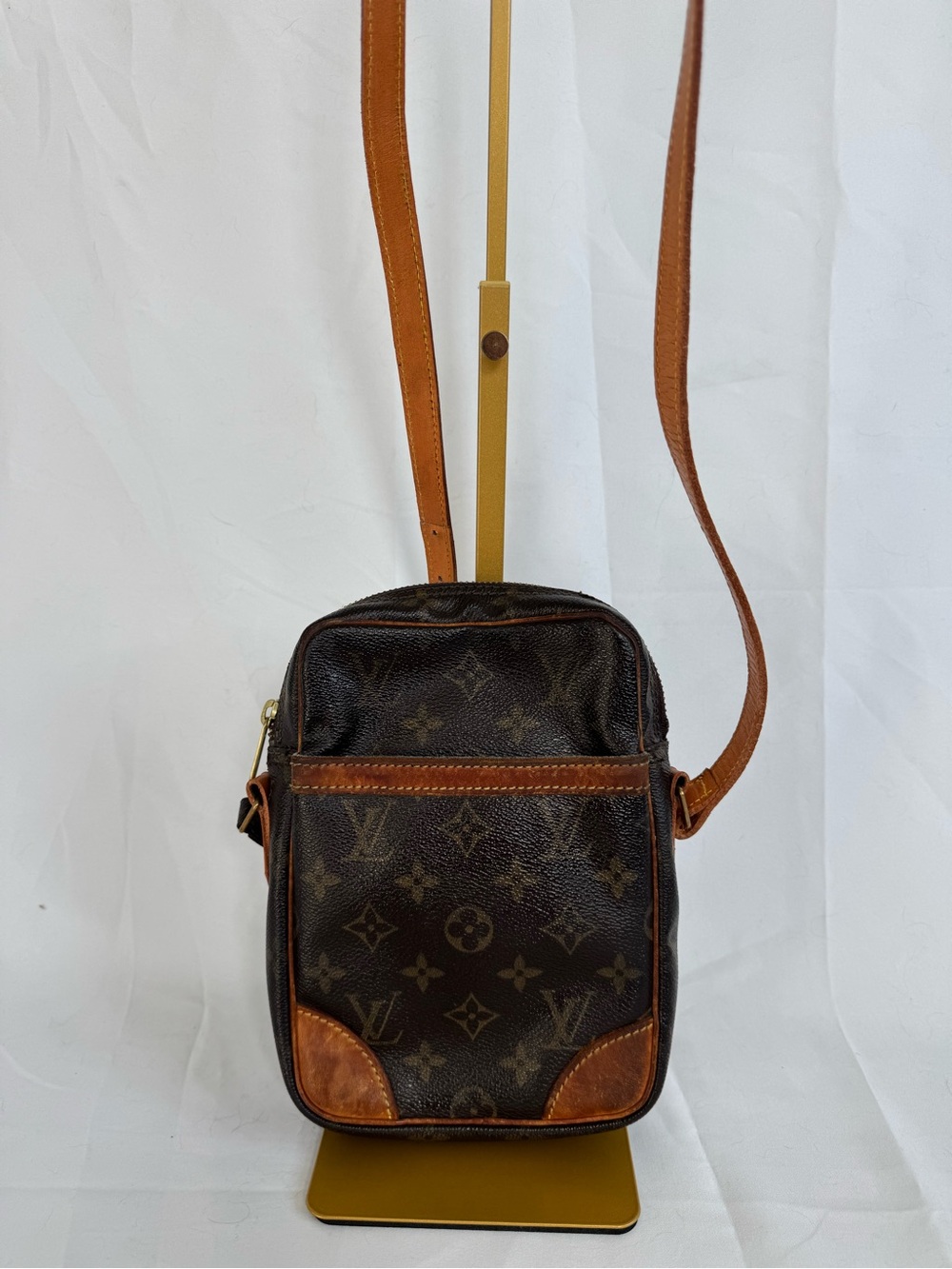 Louis Vuitton Danube Vintage Monogram Messenger Crossbody with Tan Trim - Picture 2 of 10